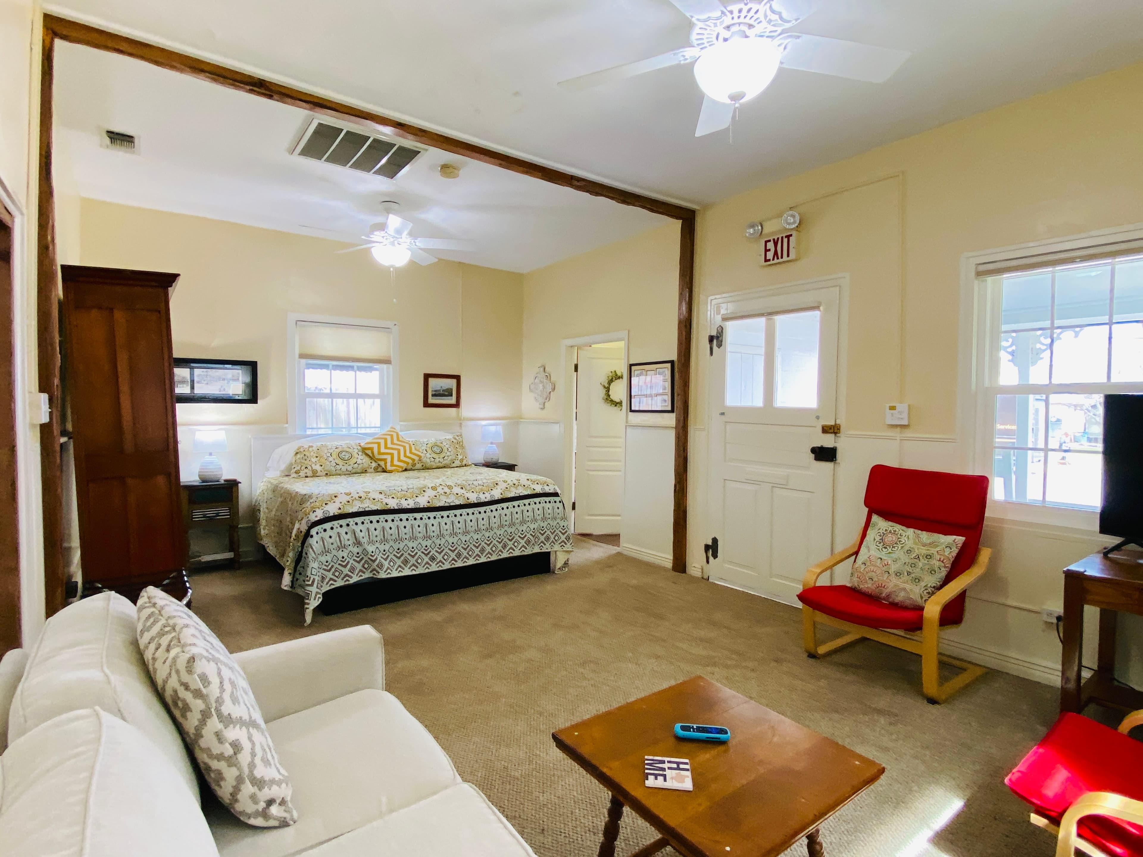 New Braunfels Room studio cottage vacation rental at Comal Inn New Braunfels TX