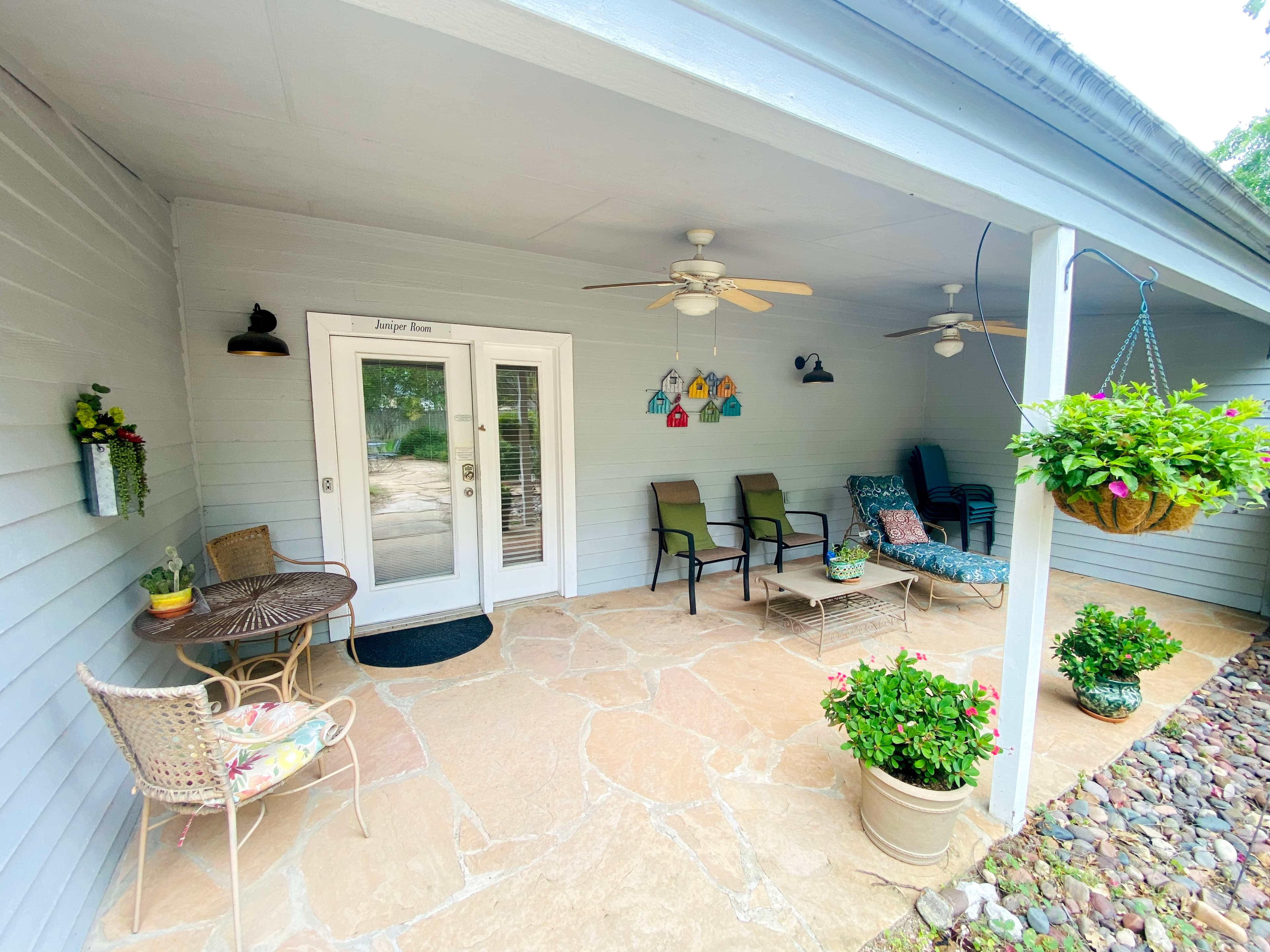Juniper Room — Secluded Studio with Garden Patio & Jetted Tub interior view 4 at Comal Inn boutique vacation rental New Braunfels TX