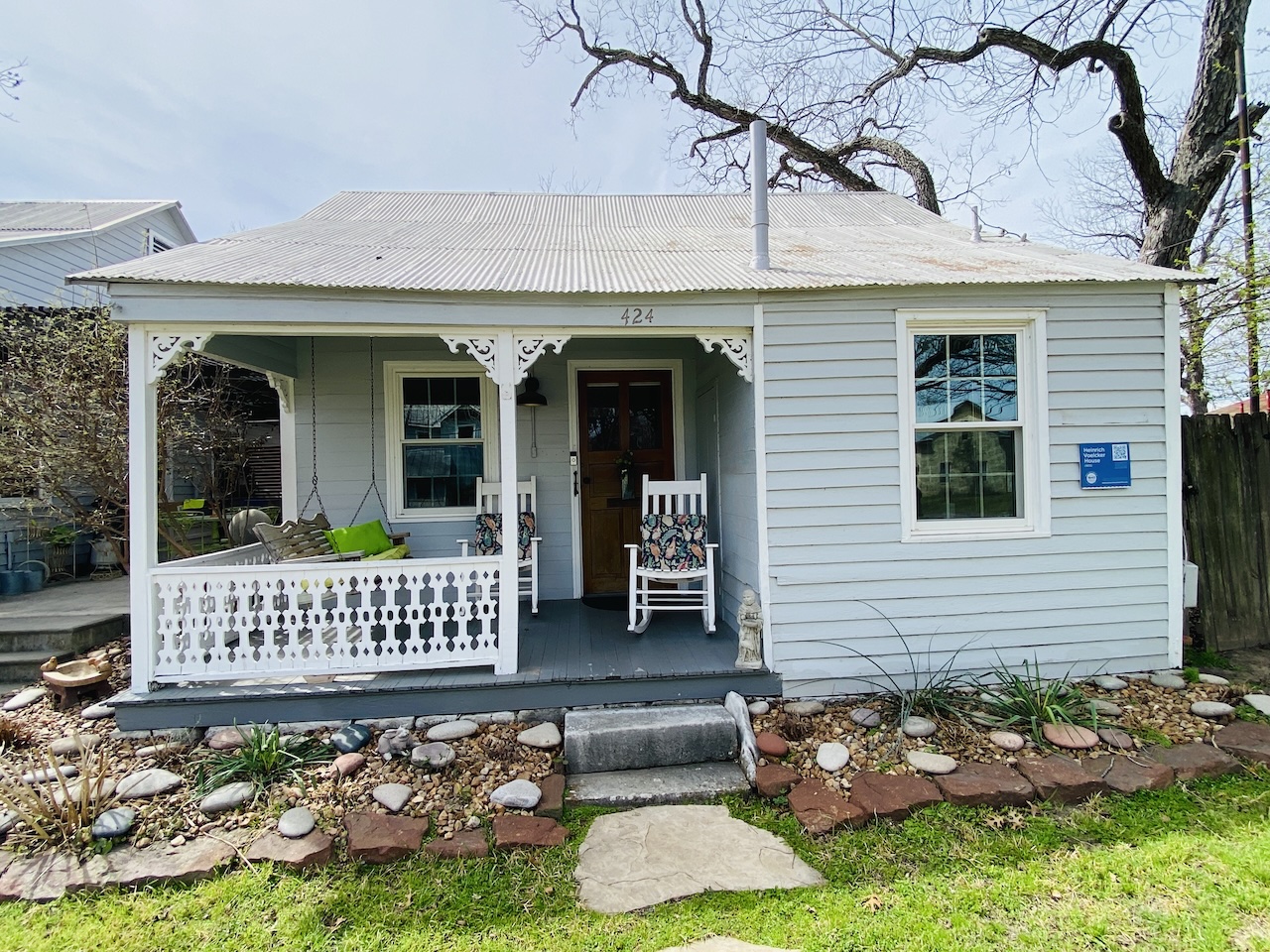 Alternate front exterior view of the New Braunfels Cottage at Comal Inn