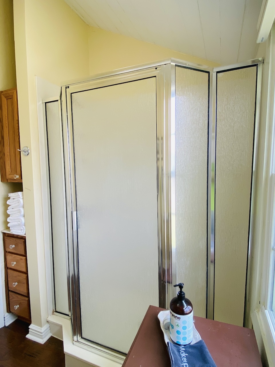 Shower in the second bathroom of the New Braunfels Cottage near the living area